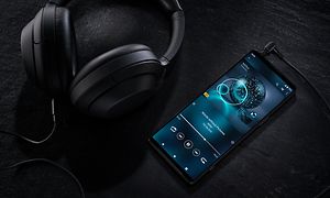 Sony Xperia 1 IV och hörlurar