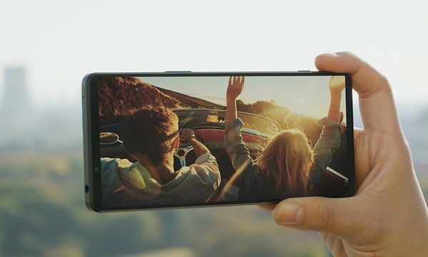 Sony Xperia 1 IV som visar upp HDR-skärmen