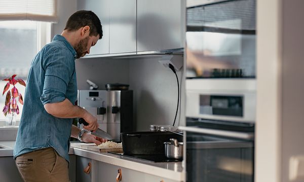 SDA-Cooking-Man cooking ina kitchen