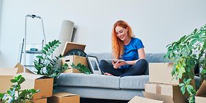 SDA-Young woman sitting in a couch