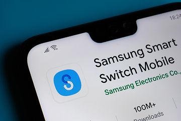 Samsung-Smart Switch mobilapp i hörnet på mobiltelefon