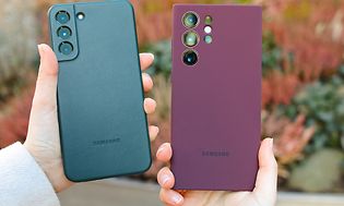 Galaxy S22 - Grönt läder och S22 Ultra Bourgogne silikonfodral (1600x600)