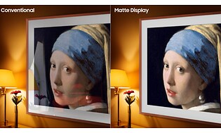 Konstverket "Flicka med pärlörhänge" på två TV-skärmar där den ena har reflektioner och den andra inte