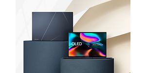 Två Zenbook 14 OLEDs på piedestaler
