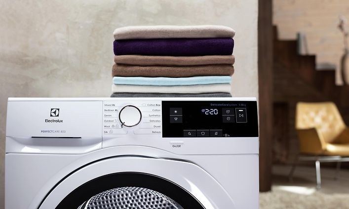 Electrolux dryers-Dryers- Electrolux dryer with laundry on the top-min
