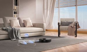Roborock Max V Ultra robotdammsugare i ett vardagsrum