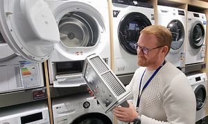 Simen Kristiansen, produktchef för tvättmaskiner och torktumlare