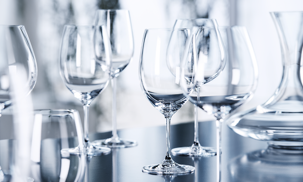 Glas på ett bord