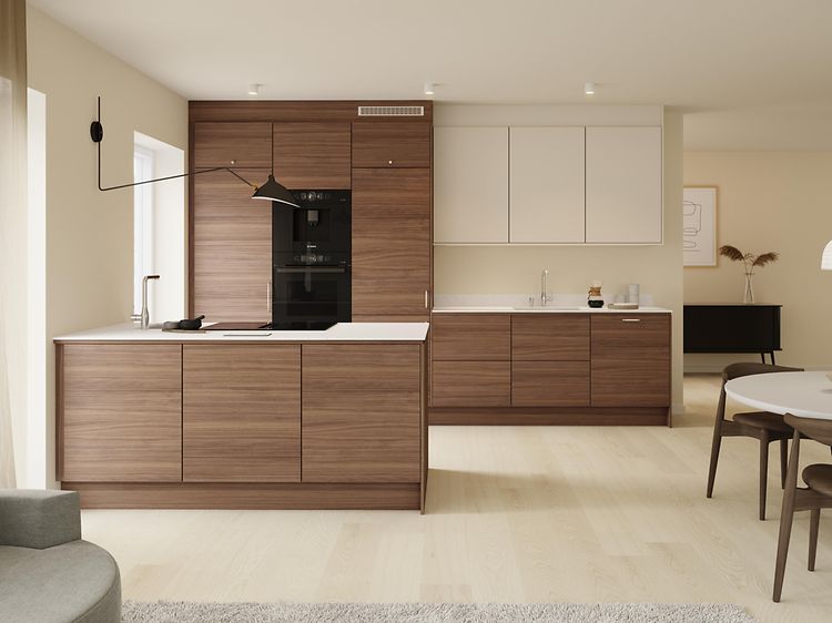 EPOQ kök: Epoq Edge Walnut samt Warm White med öppen planlösning, köksö och integrerade vitvaror.