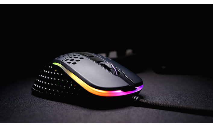 M42 gaming mouse from Xtrfy
