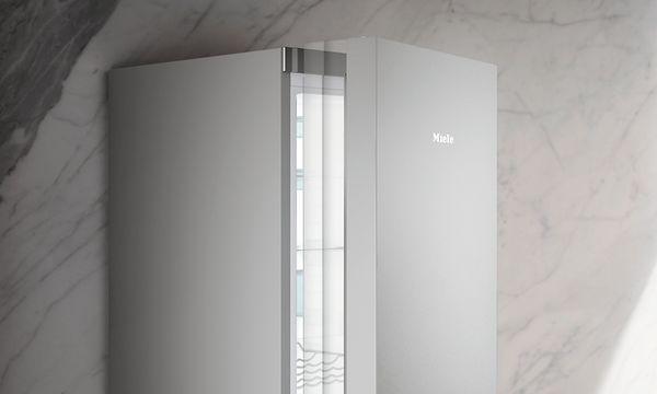 Miele frys med SoftClose och CleanSteel