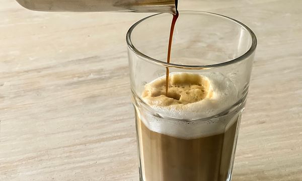 SDA - Blender - A latte being poured into a glass cup