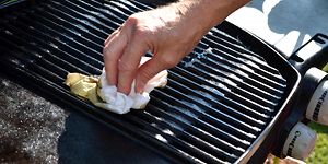 Hand cleaning grill