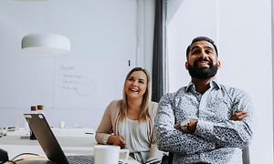 Office - B2B - people attending a meeting