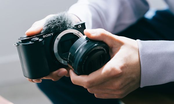 Sony ZV-E10-kamera och objektiv