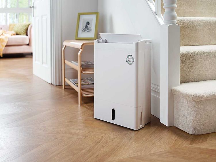 SDA - Dehumidifier - Dehumidifier in the middle of a living room