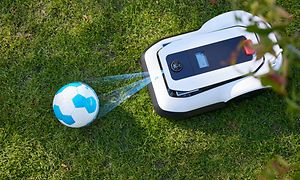 Ecovacs robot mower scanning surroundings with AIVI 3D Obstacle-Avoidance