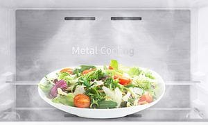 Samsung RR39C7BC6WW-EF kylskåp och Metal Cooling som håller en salad kyld