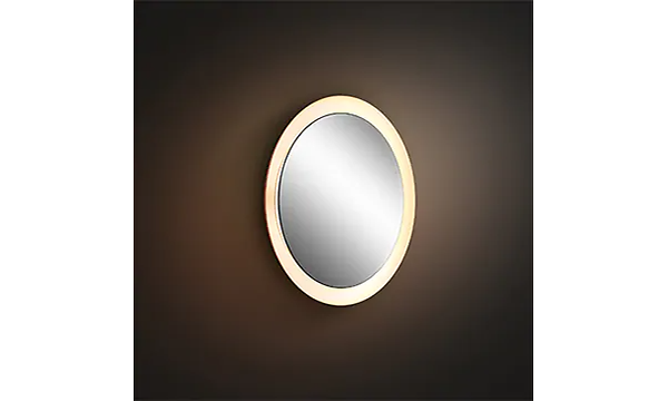 Philips Hue badrum, en rund badrumsspegel som är ljussatt. 
