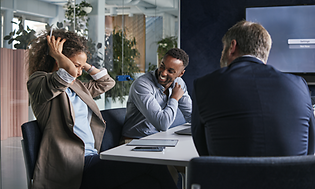 B2B - Backt to the office - People in a meeting room