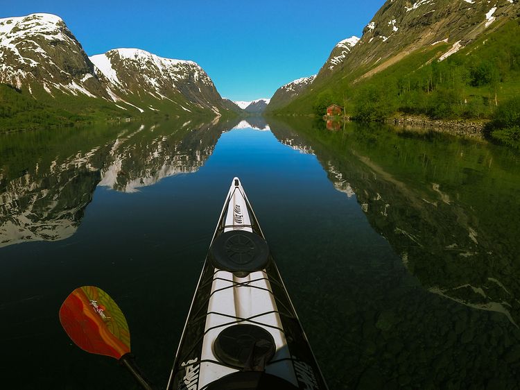 Foto av ett landskap taget med GoPro HERO12 Black från en kajak