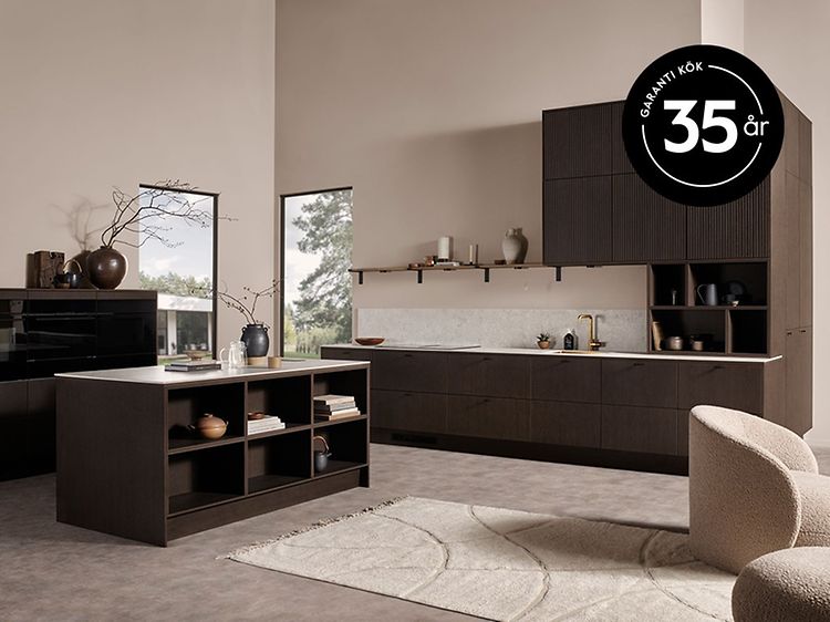 Epoq Edge Dark Oak -kök och 35 års köksgaranti logotyp