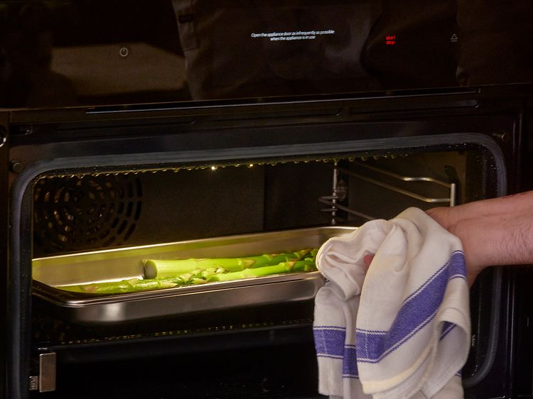 Bosch accent-line Carbon Black ovens and asparagus taken out of the oven