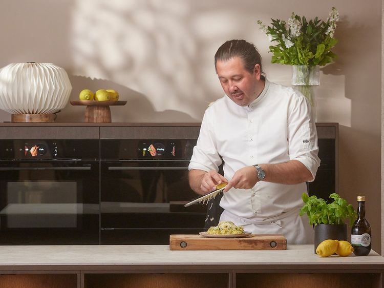 Bosch accent line airfry oven and Chef Christofer Bengtsson decorating airfried cauliflower