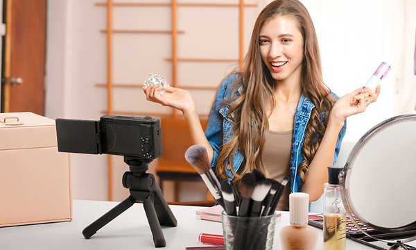 Sony ZV-1 vlogging camera with fast and precise focus transitions