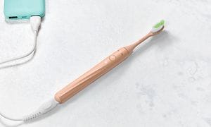 Philips One electrical toothbrush charching with USB cable