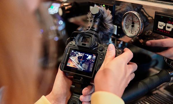Canon EOS RF 16 mm - get closer in crop mode