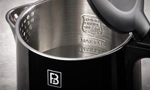 F&B digital kettle has an easy-to-read integrated water level indicator
