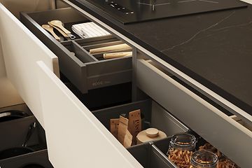 EPOQ Trend Greige kitchen Silestone Worktop - open drawer - drawer divider - cutlery tray - hob