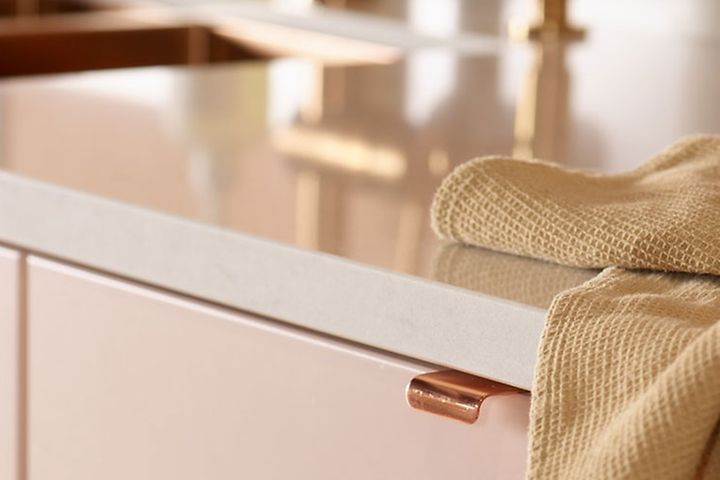 Epoq Trend Blush kitchen with Silestone worktop and a kitchen towel