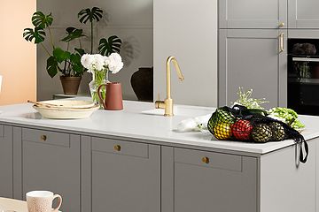 05.01_EPOQ - Shaker - Kitchen - Light grey - Steel Grey - Open Kitchen - Kitchen Island - Dining table -  marble countertop - Qu