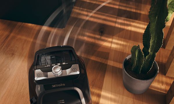 Miele bagless vacuum cleaner with TrackDrive