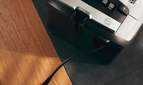 Miele cylinder vacuum cleaner with an easy cable rewind function