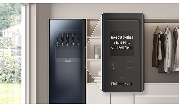 Smartphone med app som gör det möjligt att styra Samsung AirDresser med hjälp av AI