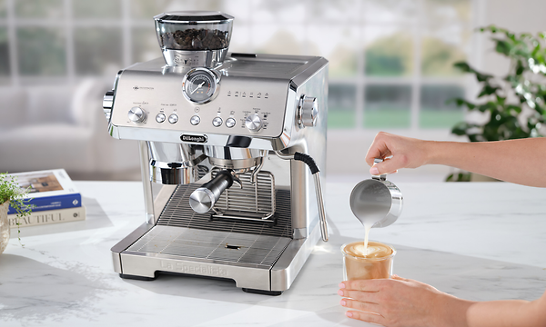 DeLonghi - Coffee machine - My LatteArt - Manual milk frothing