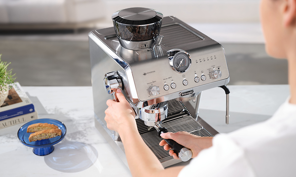 DeLonghi - Coffee machine - Superior café quality at home