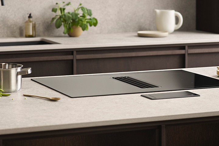 Epoq news teaser banner with Epoq Contour dark oak kitchen